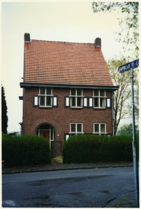 512_110 Ankersweg 57 te HoltumDeze woning heeft als bijzonderheid dat het dak evenwijdig met de straat loopt, ten ...