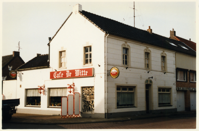 512_217 Café De Witte gelegen Aan de Greune Paol 22 te Grevenbicht 1 juni 2000