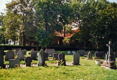 512_283 Graven gelegen achter het Kerkje van Schipperskerk 1 juni 2000