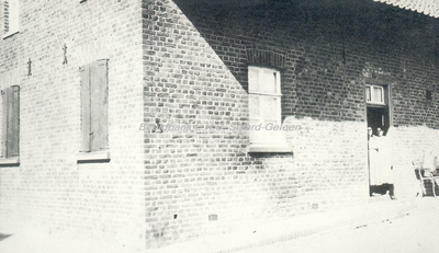EHC-0012068 Bakkerij Van Sloun, gelegen aan de Molenstraat. De bakkerij werd later door Theodoor Van Sloun uitgebreid ...