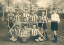 EHC-0015346 Eerste elftal van de voetbalvereniging Born Eerste elftal van de voetbalvereniging Born, deze werd in 1933 ...