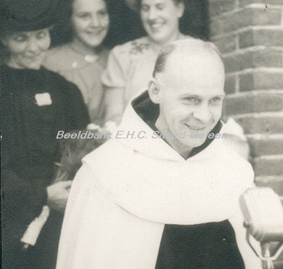 EHC-0012794 Dankwoord van pater Piet Ritzen na het opdragen van zijn eerst H. Mis in de parochiekerk St. Martinus te Born