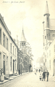 521_016 De oude Markt, SittardZicht op de Oude Markt met links het Mariapark en rechts de Basiliek 