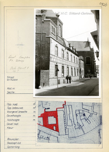 226. Oude Markt 1 met gedeelte gebouwencomplex Franciscus SolanusStraatbeeld met gevelaanzicht en eronder de kadastrale ...