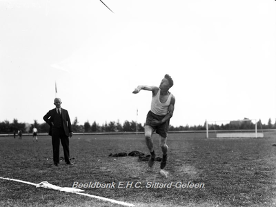 ehc_gp_003 Atletiekwedstrijden 1935 Geleen. Speerwerpen door J. Heuts. A.V.M. Maaslucht. 18-08-1935