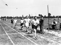 ehc_gp_004 Atletiekwedstrijden 1935 Geleen. Moment uit de 400 m. 18-08-1935