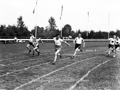 ehc_gp_005 Atletiekwedstrijden 1935 Geleen. Wisselpunt 4 x 100 m estafette. 18-08-1935