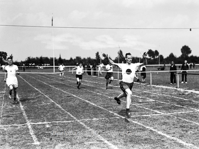 ehc_gp_006 Atletiekwedstrijden 1935 Geleen. Finale 400 m. 18-08-1935
