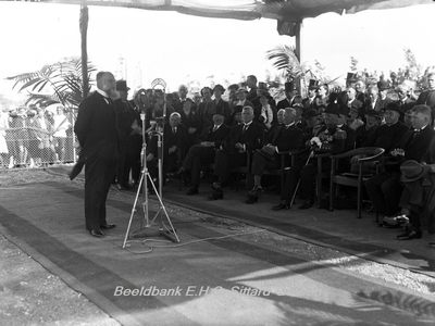 ehc_gp_032 Opening Schippersschool te Schipperskerk. Tijdens de openingsrede van Minister J. R. Slotemaker de Bruïne ...