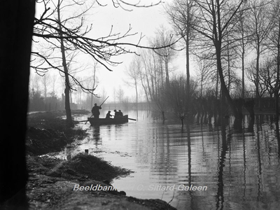 ehc_gp_045 Hoog water, met een bootje op de wei 09-01-1937