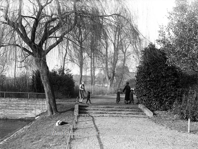 ehc_gp_189 In het wandelpark 14-12-1938