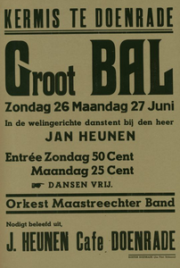 547_001_304 Doenrade: MuziekGroot Bal in de welingerichte danstent bij dhr. Jan Heunen met orkest Maastreechter Band ...