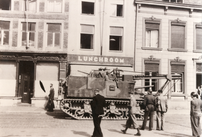 742_122 Tank retriever op de Markt