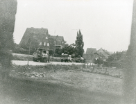 742_164 Terugtrekkende Duitse ''Panzergrenadier'' wagens over de Leyenbroekerweg