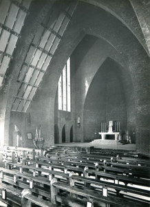 132_76_21 Interieur met altaar stenen kapel H.H. Martelaren van Gorcum; 1932