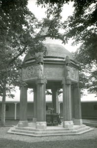 132_76_30 Monument op het Martelarenveld bij de kapel H.H. Martelaren van Gorcum; 1932