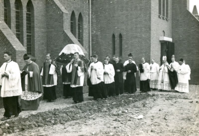 132_82_01 Inwijding van de stenen bedevaartkerk H.H. Martelaren van Gorcum; 1932