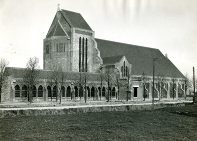 132_82_02 Zuidelijke zijgevel stenen Bedevaartkerk H.H. Martelaren van Gorcum; ca. 1932