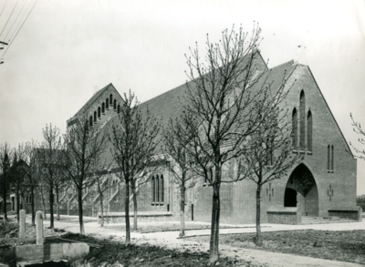 132_82_07 Zij- & achteraanzicht stenen kapel H.H. Martelaren van Gorcum; ca. 1932