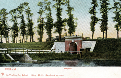 PB0106 De Kaaipoort met de brug over de Kaaivest, 1904