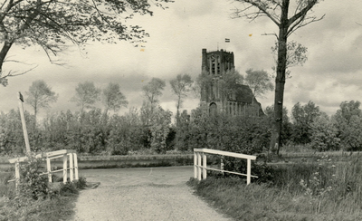 PB0435 Bruggetje bij de Langesingel, op de achtergrond de Catharijnekerk, ca. 1930