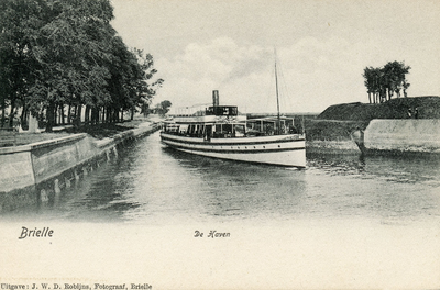 PB0462 Een veerboot vaart door de Buitenhaven, 1919
