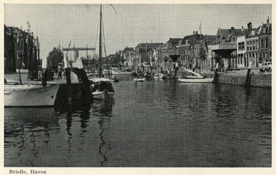 PB0471 Plezierjachten in de Maarlandse Haven, ca. 1952