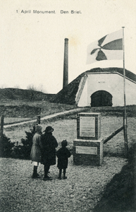 PB0555 Het 1 aprilmonument bij de Noordpoort, ca. 1935