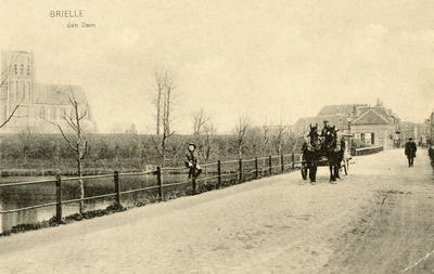 PB0659 Een paard en wagen op de Pieter van der Wallendam, 1917