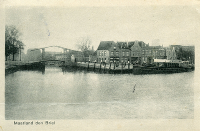 PB0715 Kijkje op het Maarland Zuidzijde met de Rode Brug en de aanlegplaats voor veerboten, 1923