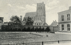 PB0852 Gezicht op de St. Catharijnekerk vanaf het exercitieterrein rond kazerne De Doelen, ca. 1934