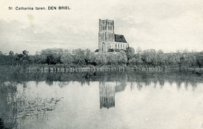 PB0856 Kijkje op de St. Catharijnekerk, op de voorgrond de Langevest, ca. 1918