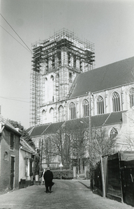 PB0883 Kijkje op de St. Catharijnekerk vanaf het Heultje, ca. 1950