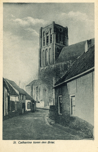 PB0884 Kijkje op de St. Catharijnekerk vanaf het Heultje, ca. 1920