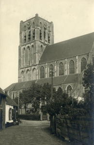 PB0886 Kijkje op de St. Catharijnekerk vanaf het Heultje, ca. 1950