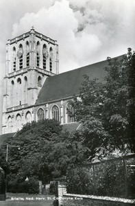 PB0912 Kijkje op de St. Catharijnekerk vanaf 't Heultje, 1965