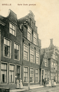 PB1039 De pand van apotheker Sonnega langs de Voorstraat, ca. 1912