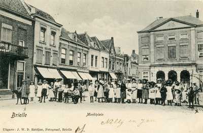 PB1075 Kijkje op de Markt en de Hoofdwacht, ca. 1904