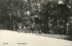 PB1103 Kijkje op de Straatweg bij de kruising met de tramrails, ca. 1910