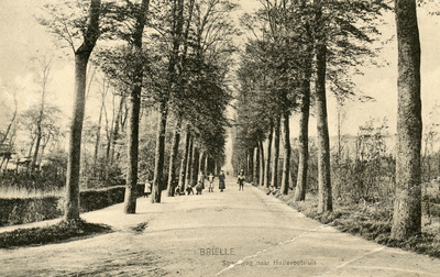 PB1104 Kijkje op de Straatweg, rechts de begraafplaats, 1917