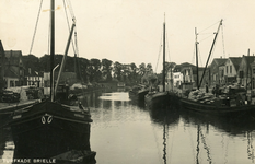 PB1117 Kijkje op het Scharloo, het Zuid Spui en de Turfkade vanaf de Kaaibrug, ca. 1950