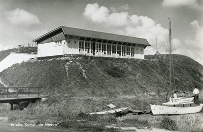 PB1183 Het recreactiegebouw op Camping De Meeuw, 1950