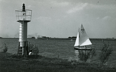 PB1221 Lichtbaken langs het Brielse Meer, ca. 1950