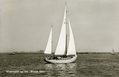 PB1243 Zeilboot op het Brielse Meer, ca. 1965