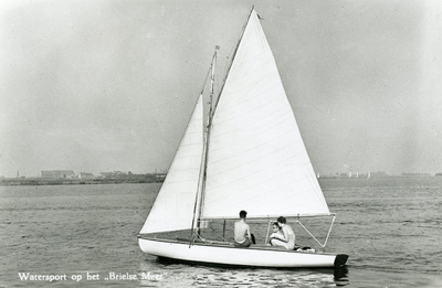 PB1246 Zeilboot op het Brielse Meer, ca. 1958