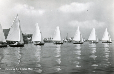 PB1248 Admiraalzeilen op het Brielse Meer, 1961