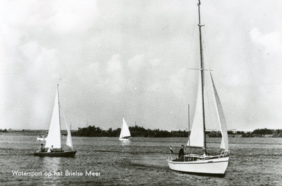PB1376 Watersport op het Brielse Meer: diverse zeilboten, ca. 1960