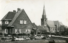 PB2506 Woonhuis tussen de Groene kruisweg en de Molenstraat, en de kerk op de achtergrond, ca. 1950