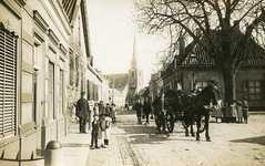 PB2526 Kijkje in de Kerkstraat vanaf het Dorpsplein, ca. 1913