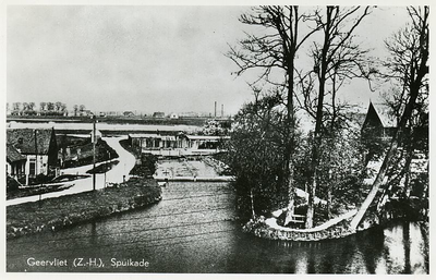 PB2553 De voormalige haven langs de Spuikade, gefotografeerd vanaf de molen, 1958